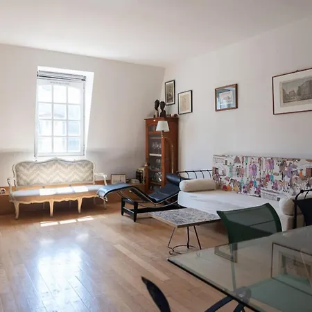 Spacious Cocoon In The Marais Apartment Paris