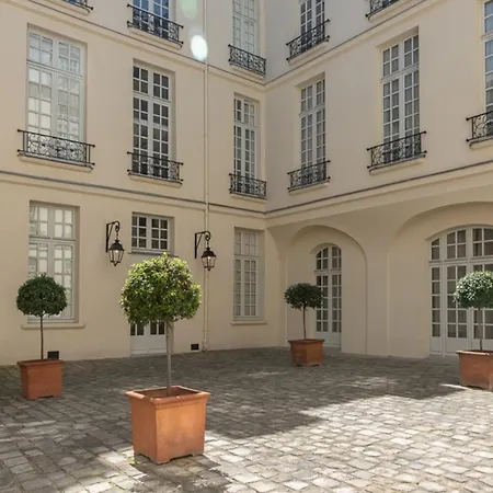 Apartment Spacious Cocoon In The Marais *